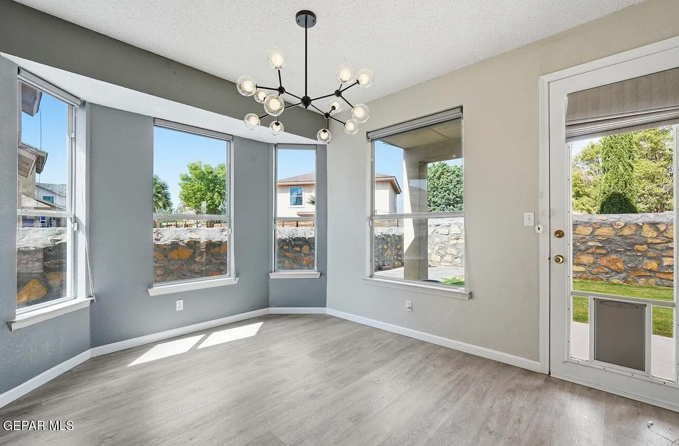 3 bed, 2.5 bath, 1694 sqft, $1,900 — Photo 3