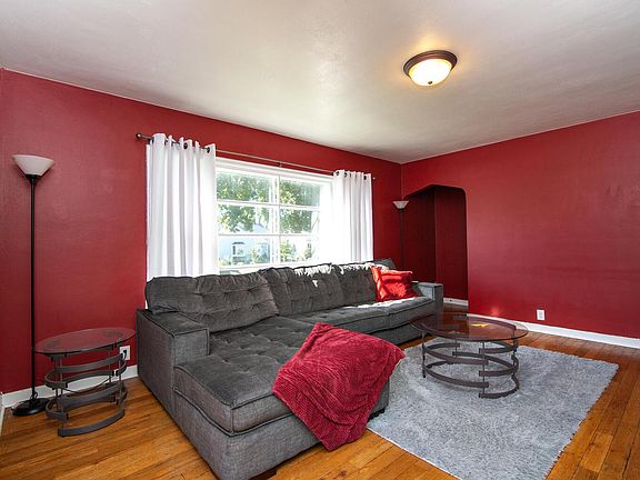 2nd image of 830 Losey Blvd S