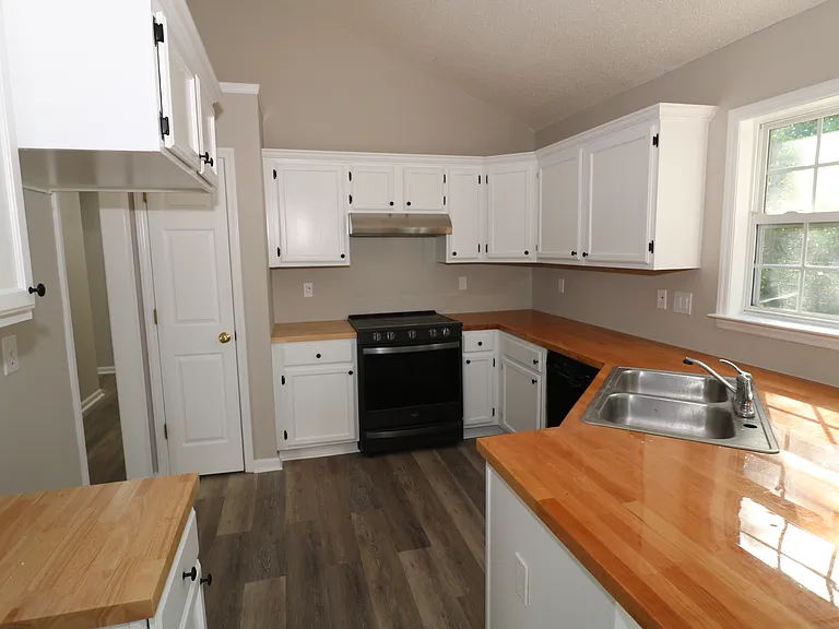711 Harvest Way — Photo 4