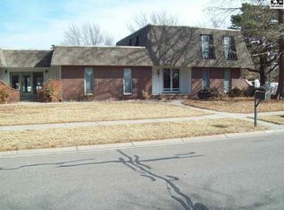 1444 N Dover Rd, McPherson, KS 67460