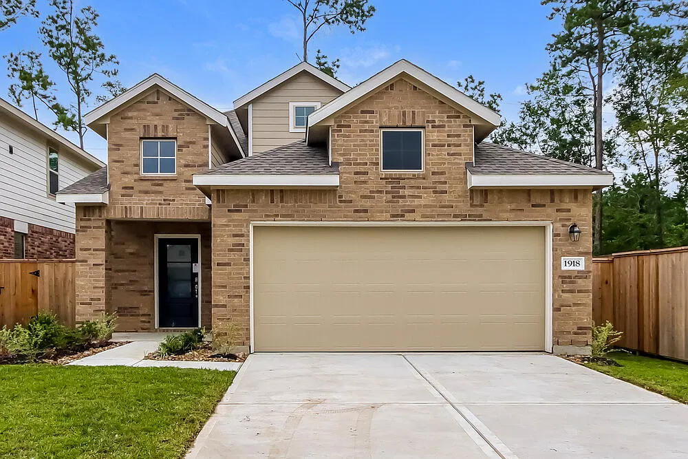 4 bed, 2.5 bath, 1853 sqft, $2,015 — Photo 1