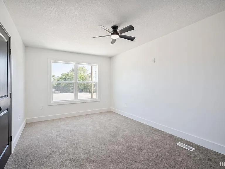 205 W King St — Photo 3