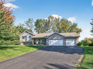 1952 Eagle Trl, Centerville, MN 55038