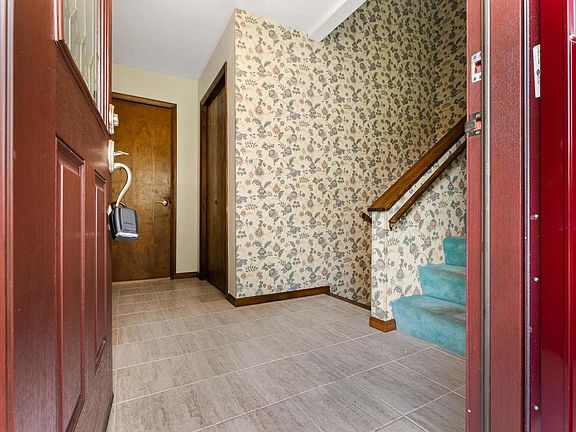 5th image of 106 Melissa Dr