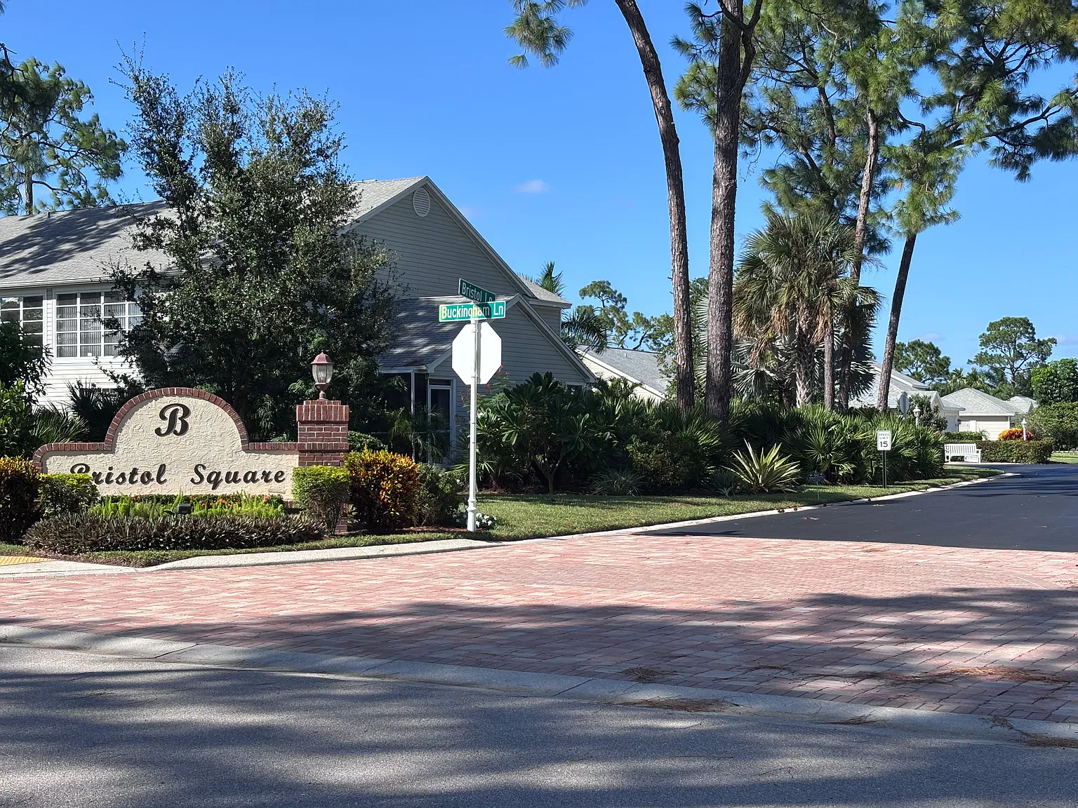 2 bed, 1000 sqft, $4,500 — Photo 2
