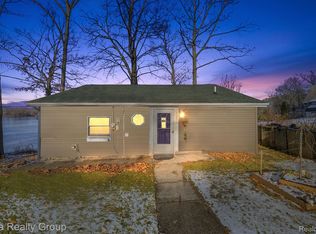 5271 Wayne Rd, White Lake, MI 48383