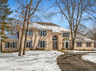 5N871 E Ridgewood Dr, Saint Charles, IL 60175