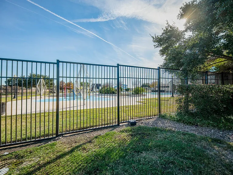8010 Durham Run Ln — Photo 38