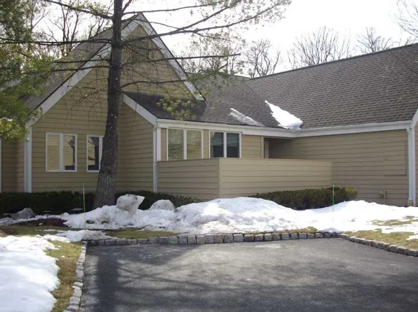 201 Dogwood Ct, Poughkeepsie, NY 12601