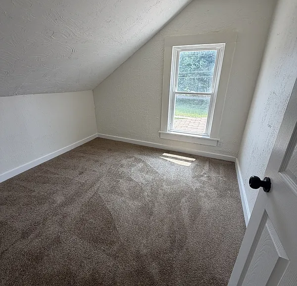 9805 Nelson Ave — Photo 6