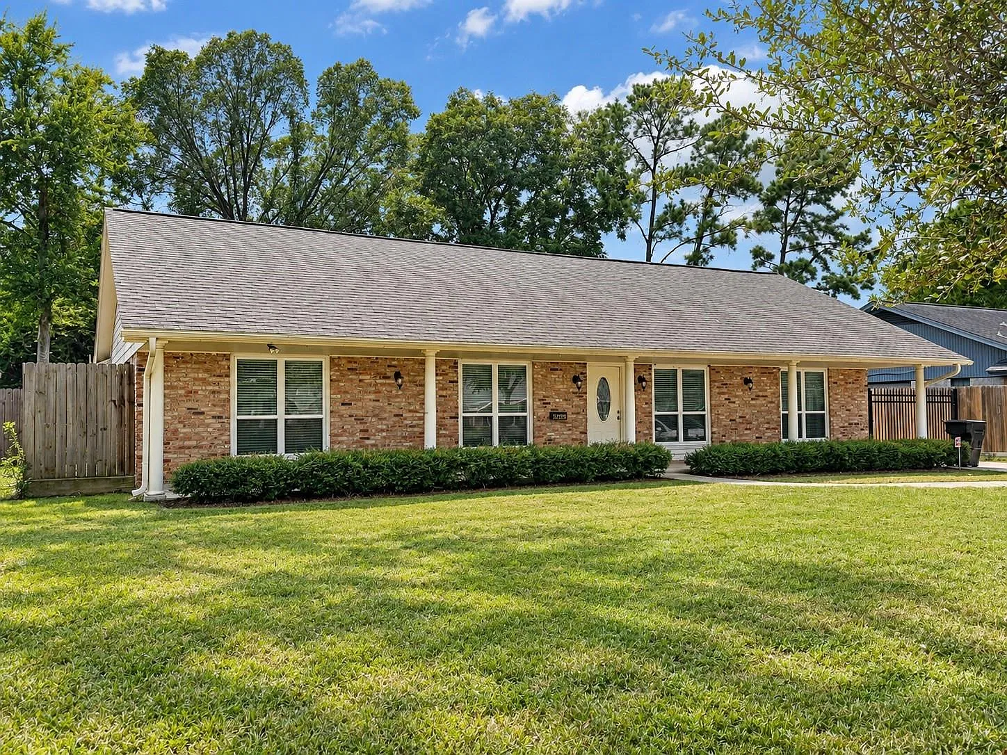 3 bed, 2.0 bath, 1870 sqft, $2,350 — Photo 3