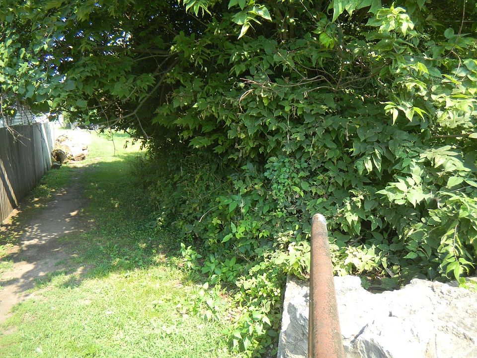 2nd image of 318 Perry St