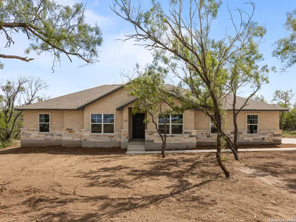 113 Sylas Hayes Loop, Pleasanton, TX 78064
