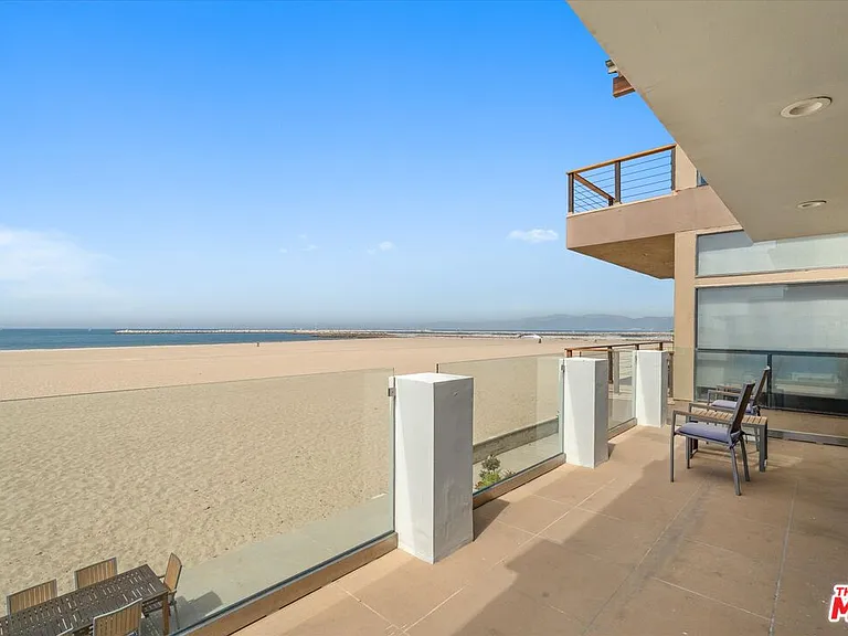 6419 Ocean Front Walk — Photo 20