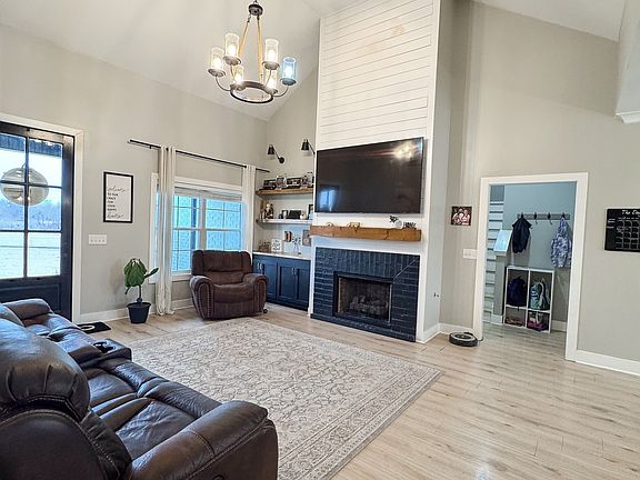 3rd image of 4055 Calista Rd