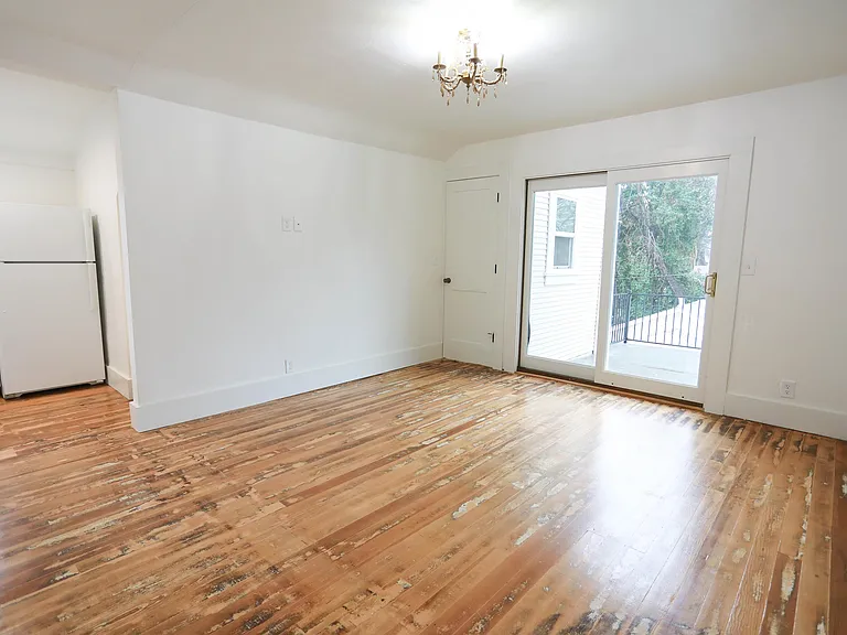 1012 Broadway St #2 — Photo 6
