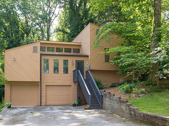 2nd image of 2550 Trent Dr