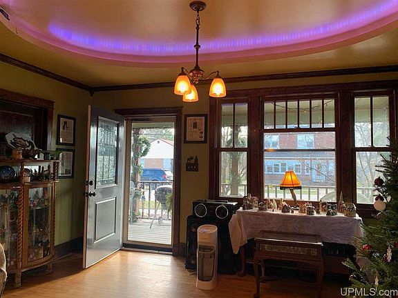 5th image of 622 E Grand Blvd
