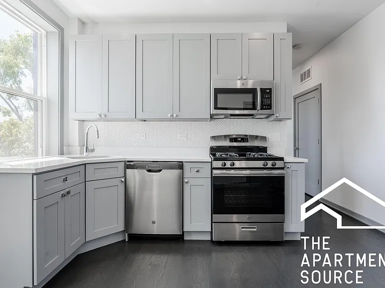 2806 N Mozart St #1R — Photo 4