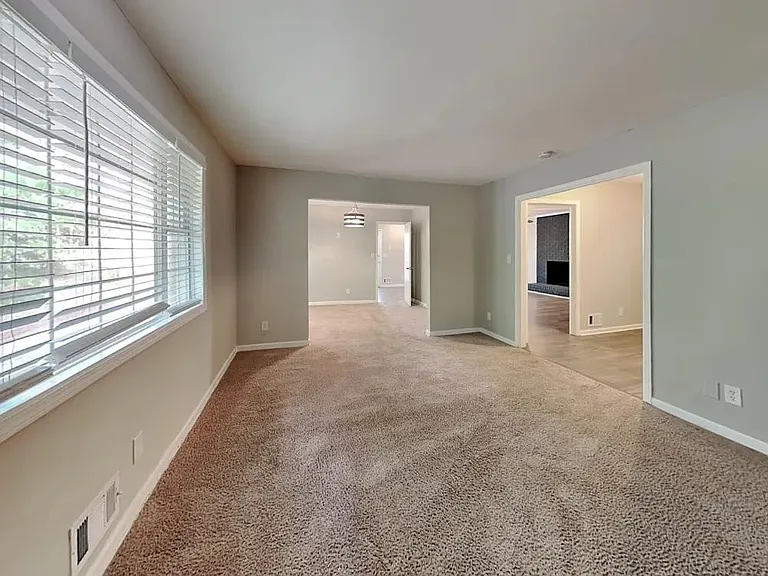 3248 Tulip Dr — Photo 10