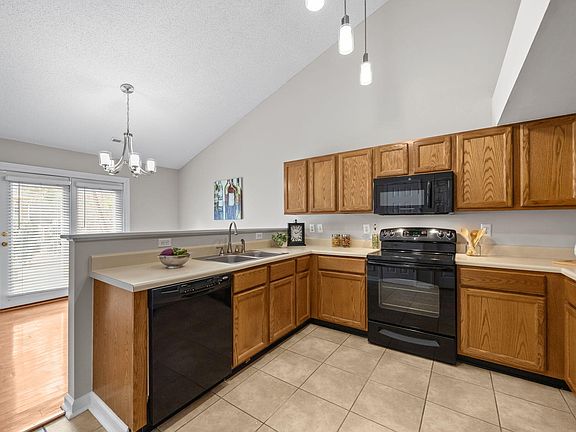 4th image of 16 Crystal Oaks Ct