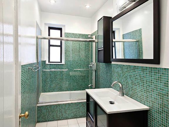3rd image of 402 E 74th St APT 5G