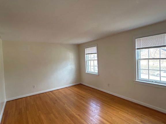 3rd image of 2425 Longview Ave SW APT 22