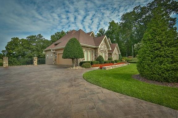 3rd image of 146 Black Thorn Dr