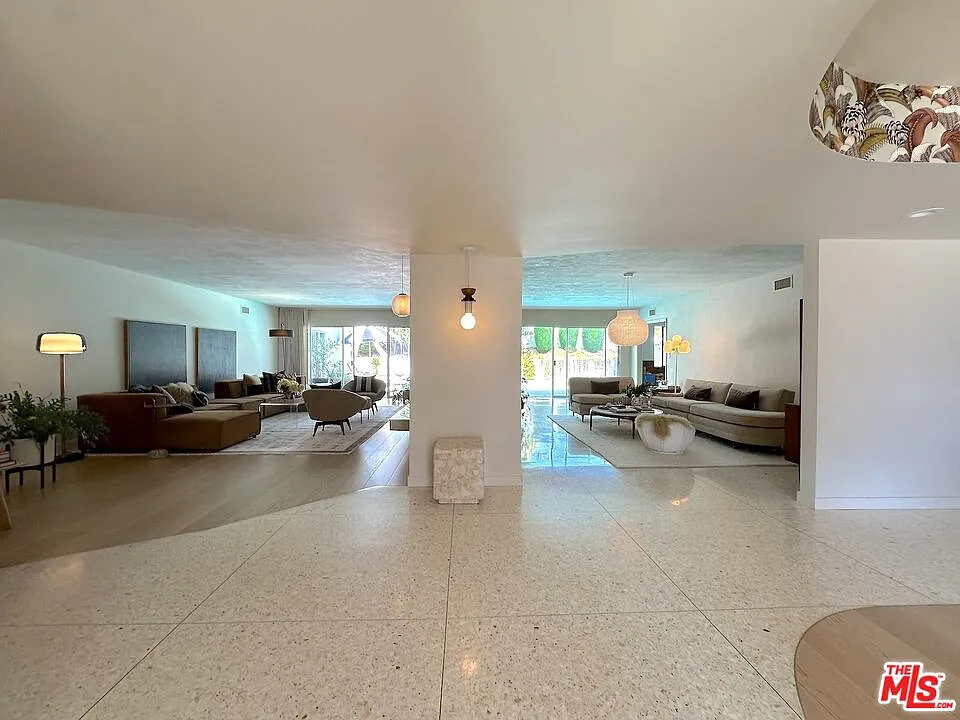 4 bed, 4.0 bath, 3388 sqft, $12,000 — Photo 3