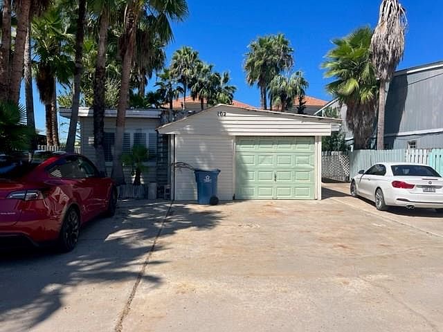 1st image of 102 Oleander Dr