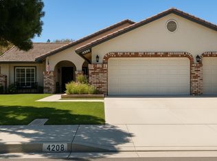 4208 Grandview Dr, Palmdale, CA 93551