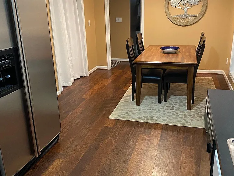 927 Lakeview Dr — Photo 3