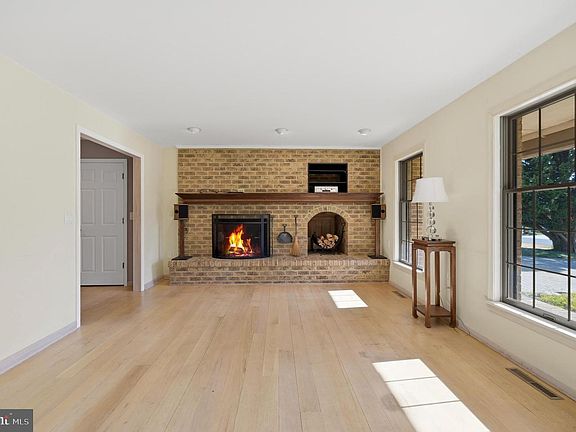 5th image of 40 Eagle Dr