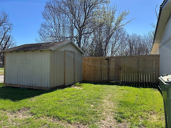 3rd image of 7908 Lazy Lane Rd