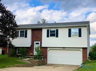 1004 W College Ave, Woodville, OH 43469