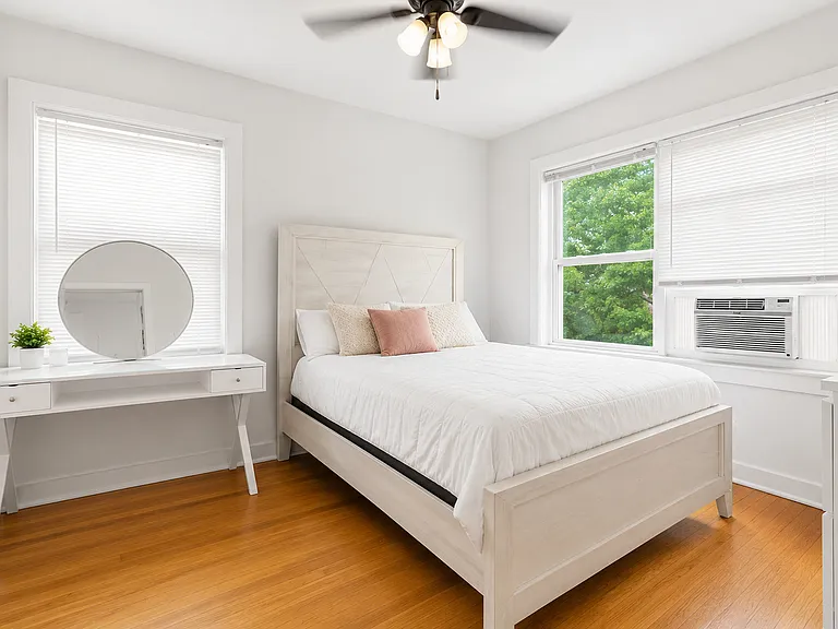 2453 N Clark St #3 — Photo 5