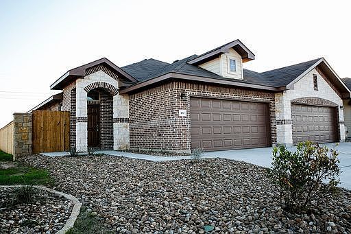 1st image of 218 Hidden Springs Dr