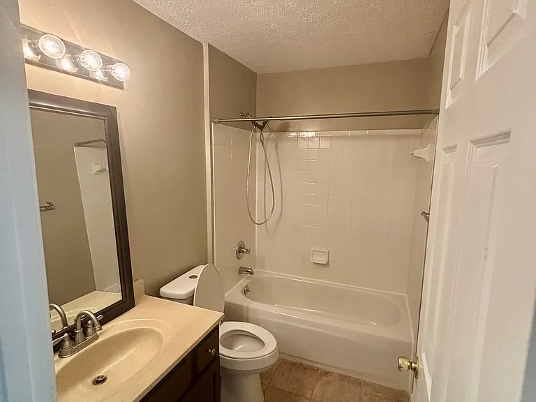 10405 Trotters Pointe Dr #204 — Photo 41