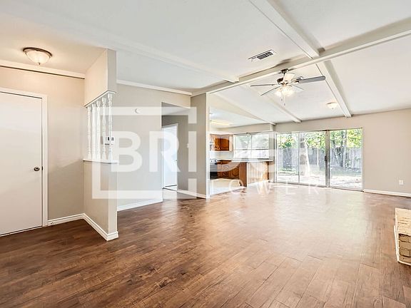 3rd image of 802 Poinsettia Dr