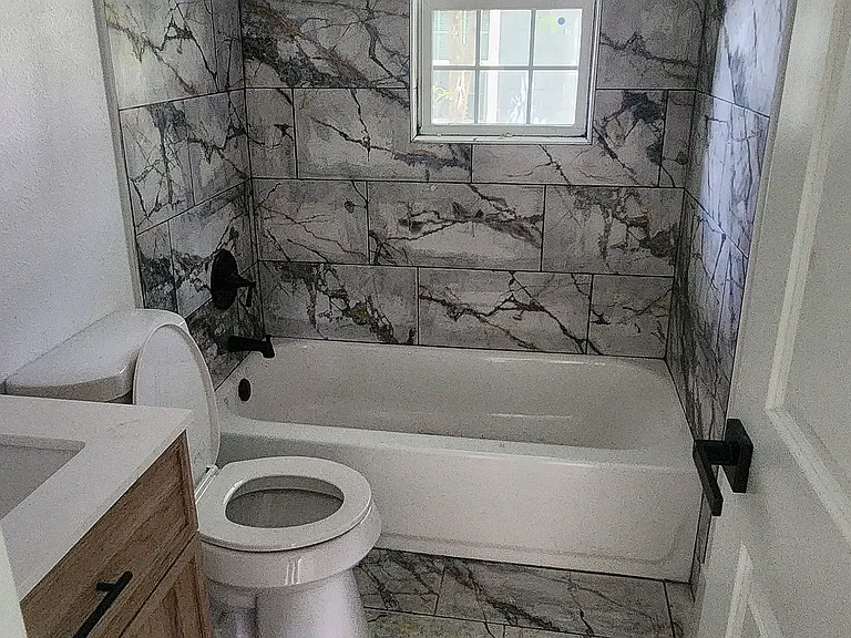 1103 Waco St — Photo 3