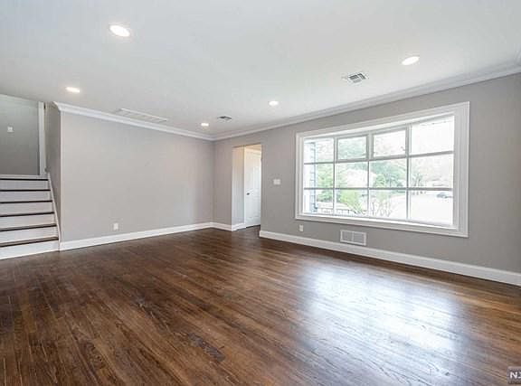 4th image of 356 Hoffman Ave