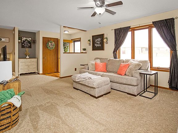 3rd image of 114 Sunset Cir
