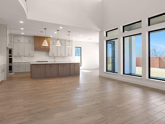 2nd image of 1527 Warm Spring Dr