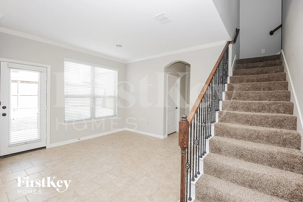 Building Photo - 16045 Crosslake Ct