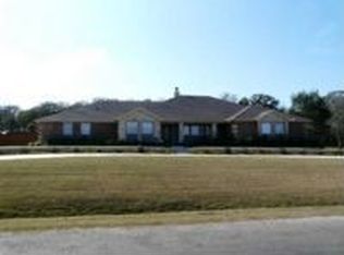 329 Plantation Dr E, Burleson, TX 76028