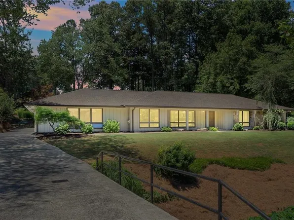 1175 Oakhaven Dr, Roswell, GA 30075