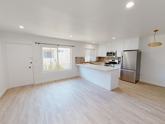 5th image of 4559 Campus Ave APT 2