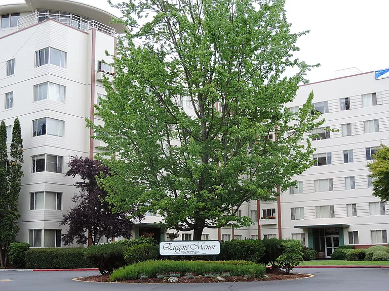 Eugene Manor Apartments — Photo 9