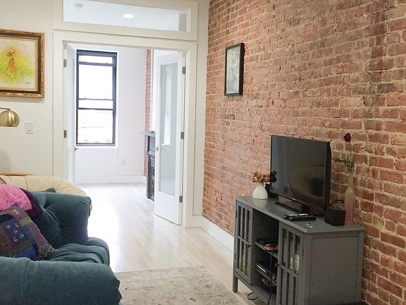 4th image of 319 Menahan St #2F