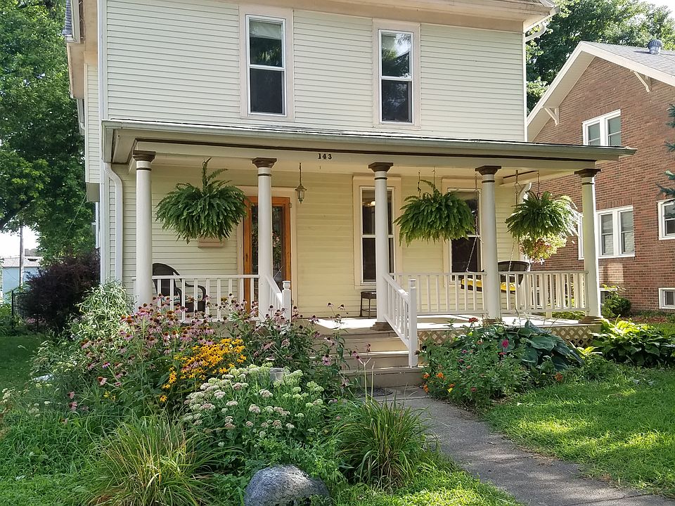 143 9th Street, Lincoln, IL